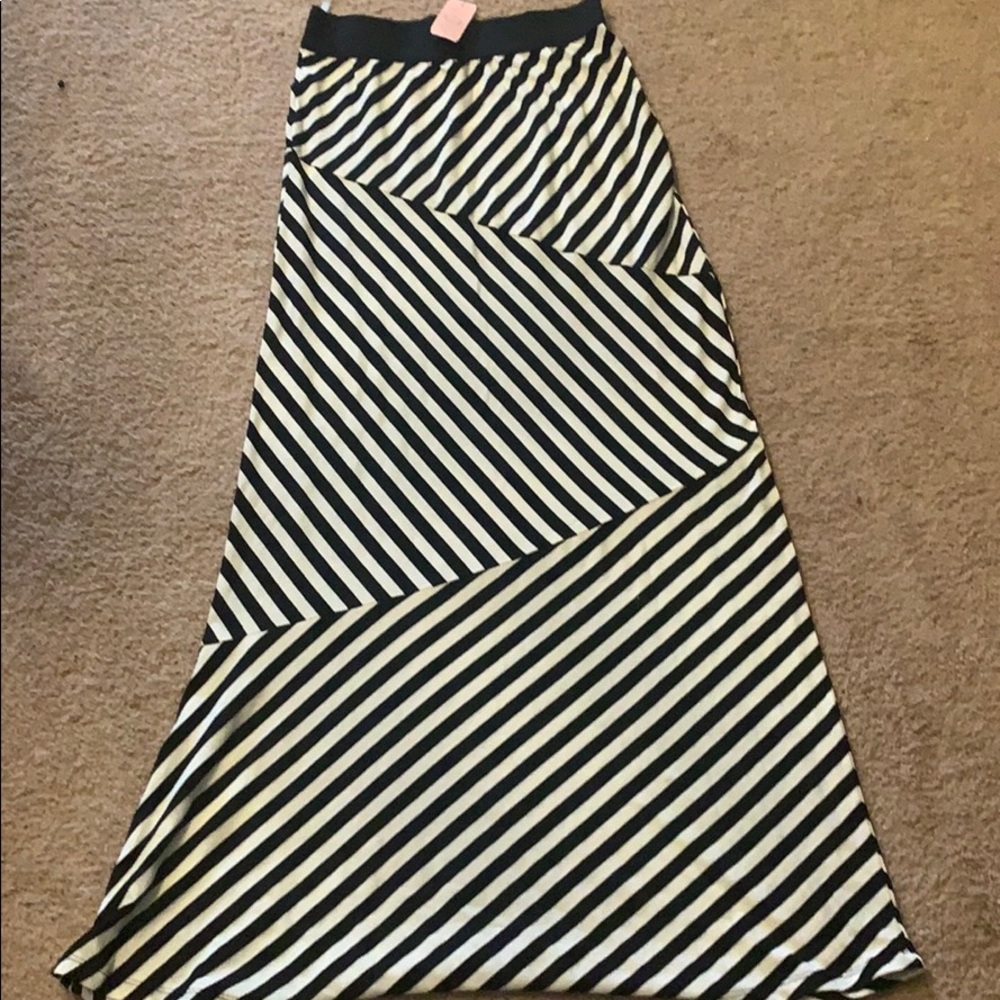 Long flowy skirt. Size large
